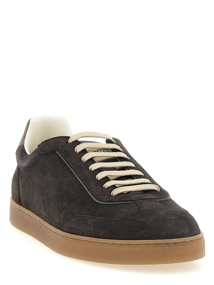 Brunello Cucinelli graue Kalbsleder Low-Top-Sneaker mit goldem Wappen und flexiblem Sohlenkomfort