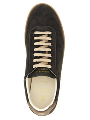 Brunello Cucinelli graue Kalbsleder Low-Top-Sneaker mit goldem Wappen und italienischem Design
