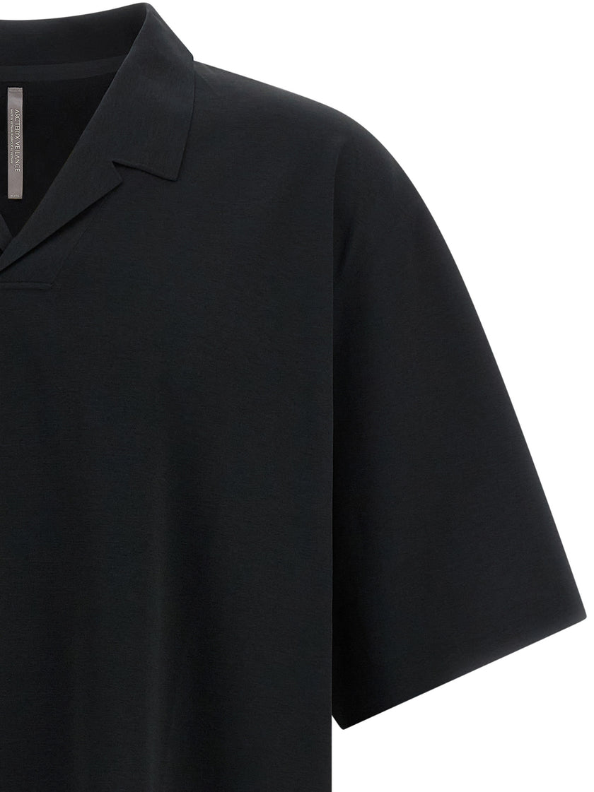 Arc'teryx Veilance Schwarzes Poloshirt aus Polyester