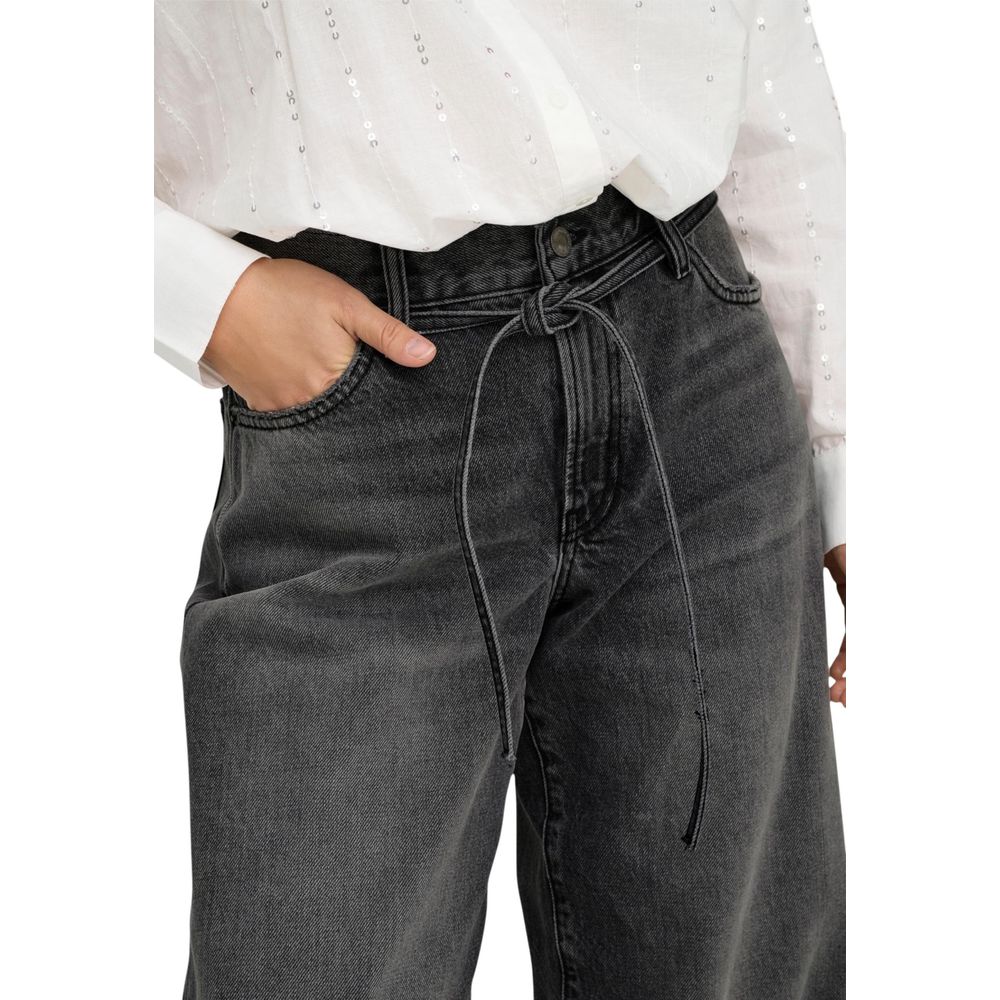 Only Black Mom Jeans Made From Recycled Cotton