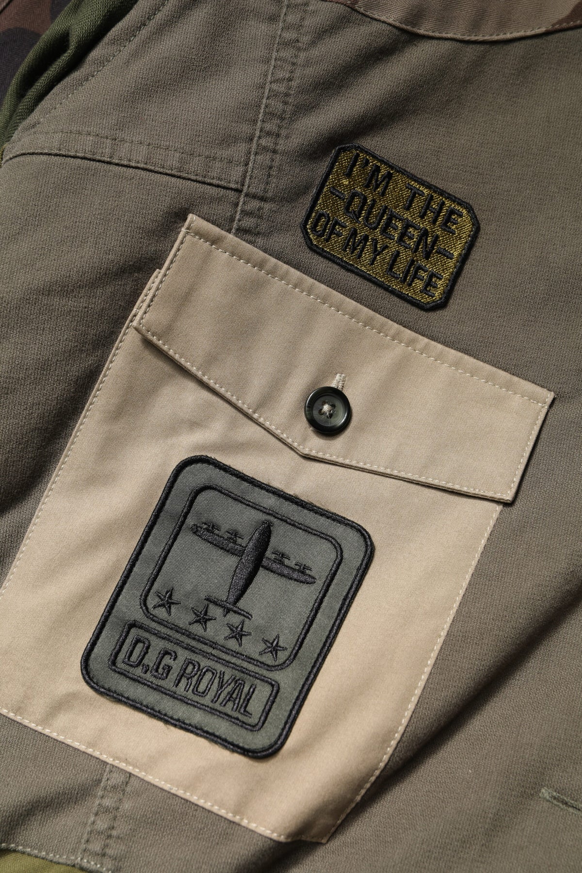 Dolce & Gabbana Militärgrüne Jacke aus Baumwolle mit Knopfleiste