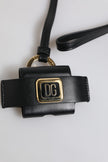Dolce & Gabbana Schwarzer Lederriemen Gold Metall Logo Plaque Airpods Fall