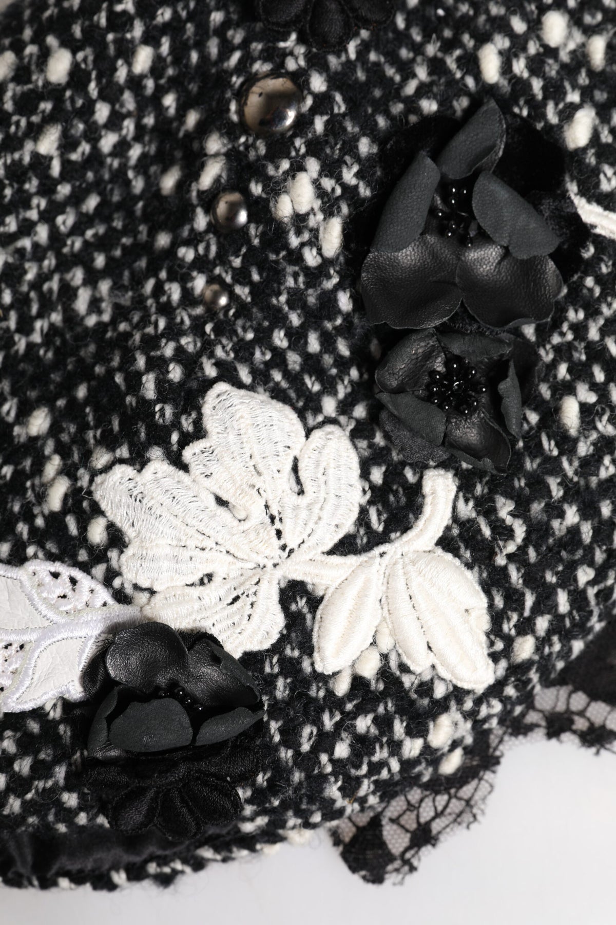 Dolce & Gabbana Cloche-Hut aus schwarzer Wolle mit weißer Blumenverzierung