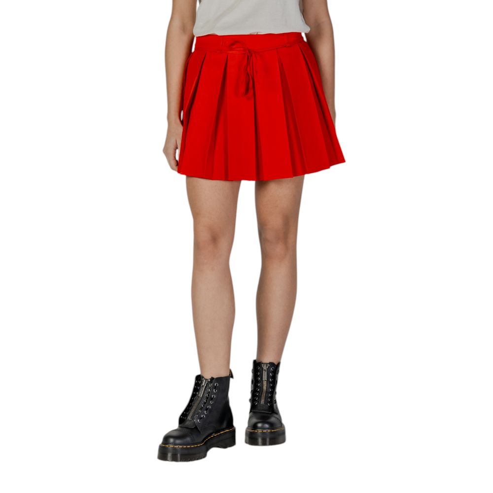 Only Roter Minirock aus recyceltem Polyester