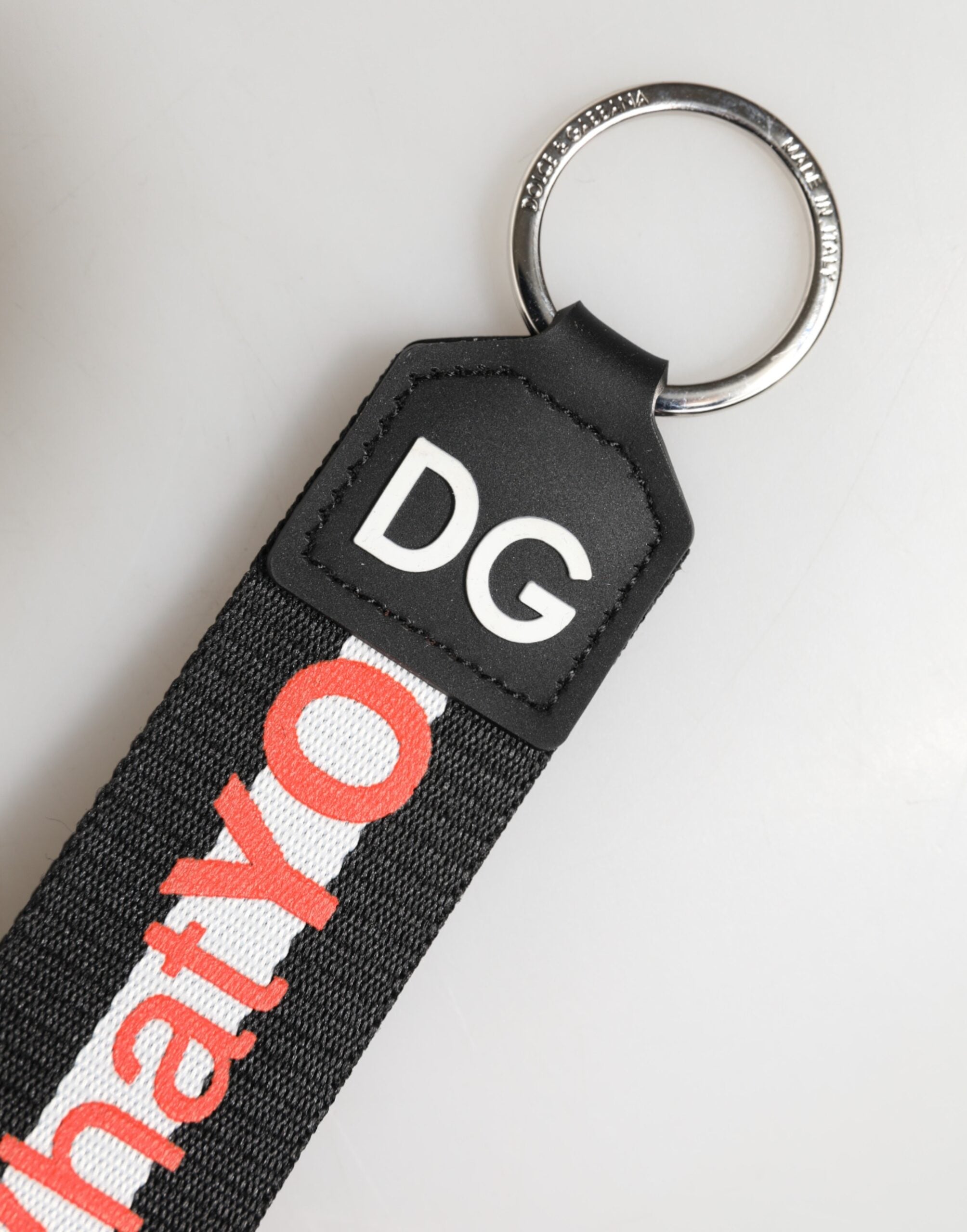 Dolce & Gabbana Schwarzer Polyester-Logo-Schlüsselanhänger mit Messing in Silberoptik